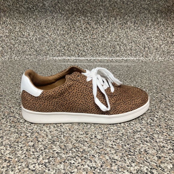Old Navy Leopard Sneaker - Picture 7 of 9